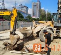 肏b在线高温下的坚守｜道路建设者用汗水铺就畅通路